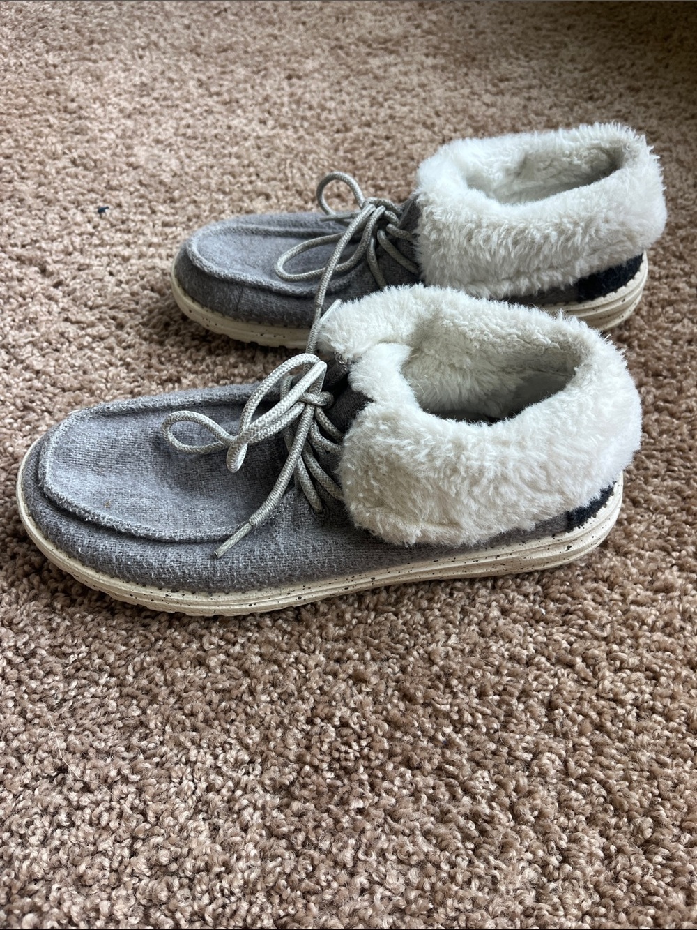 Hey Dude Britt Gray Suede Moccasin with Cream Fleece Collar Size 7